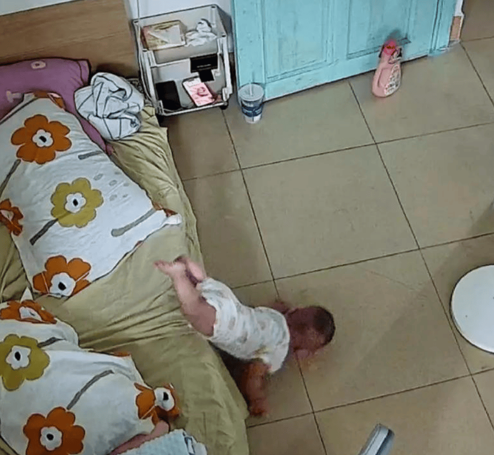 宝宝摔下床后,别急着立刻扶起来,了解"黄金十秒"很重要