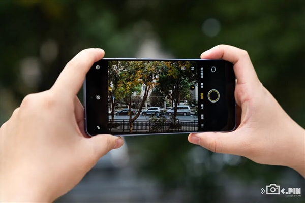 2599买骁龙8至尊版芯片 iQOO还在买芯片送手机